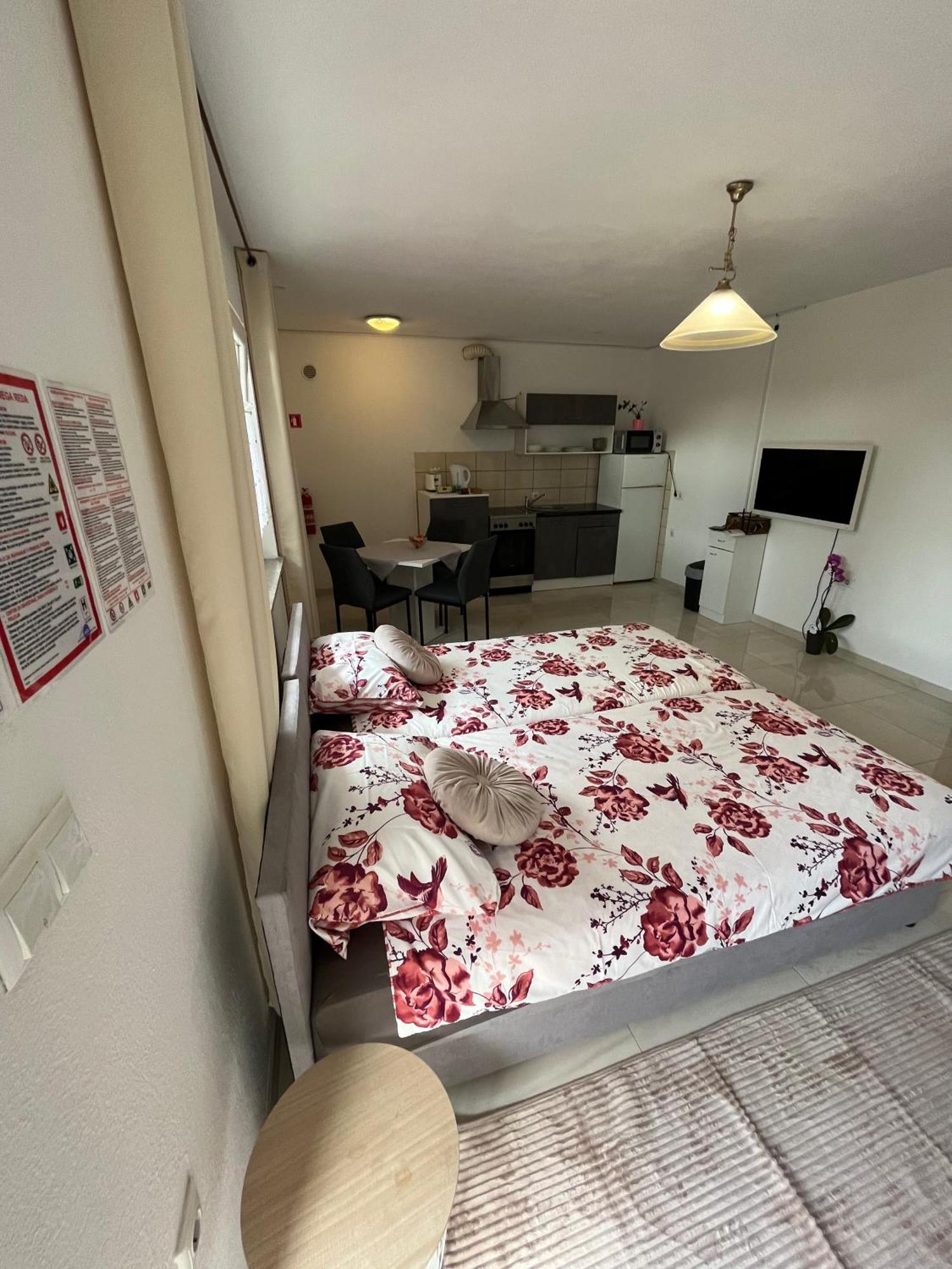 Apartma Azurre Постойна Экстерьер фото